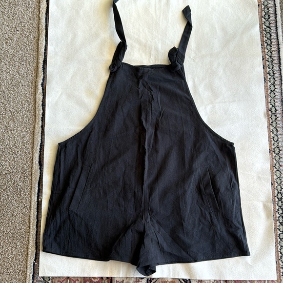 Set Of 2 Sage Green and Black Overall/ Rompers Size 6 - Picture 3 of 7